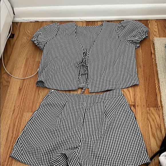 Shorts set - Picture 2 of 4